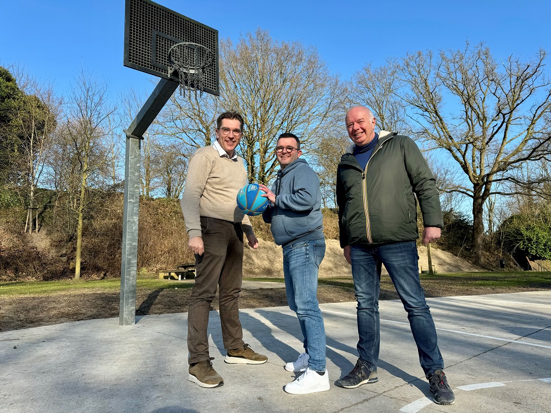 Nieuw basketbalpleintje Den Tir afgewerkt